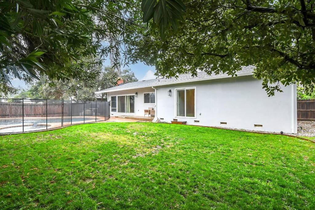 The Charming Home With A Pool Yuba City Exterior photo