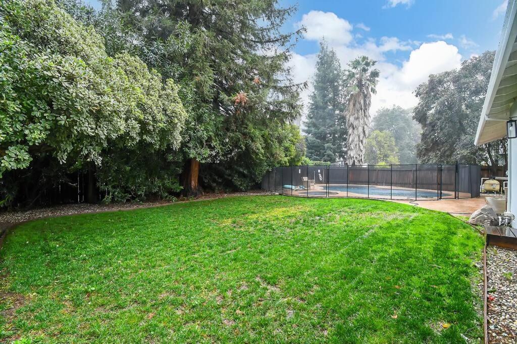 The Charming Home With A Pool Yuba City Exterior photo